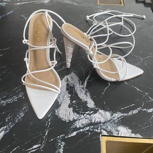 NWT - EGO - WHITE LACE UP POINTED TOE TWISTED HEELS SANDALS